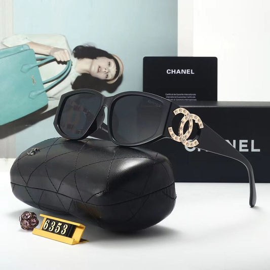Gafas de sol de mujer con logo metálico de perlas