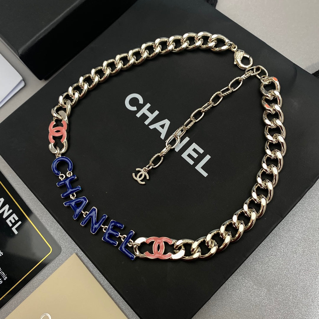 Collier logo à grosse chaîne