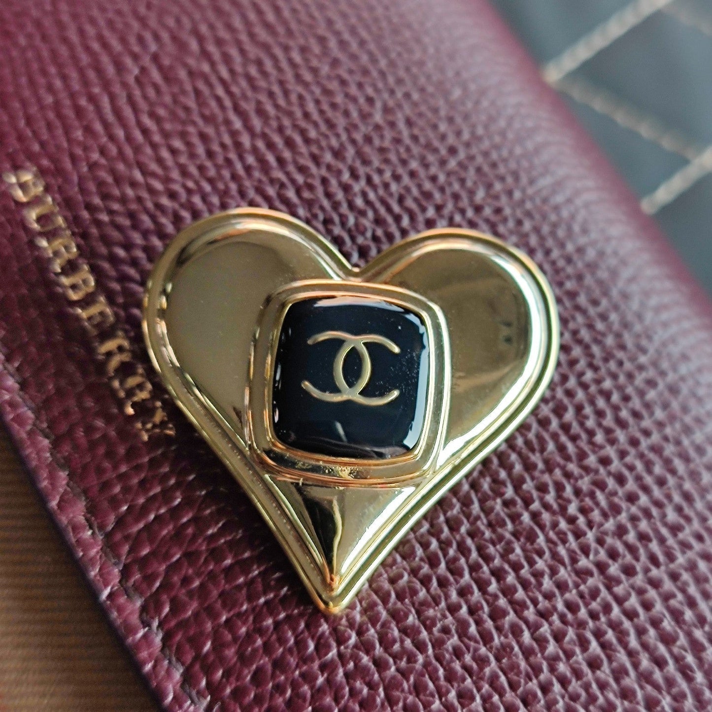 Broche de temperamento con forma de corazón