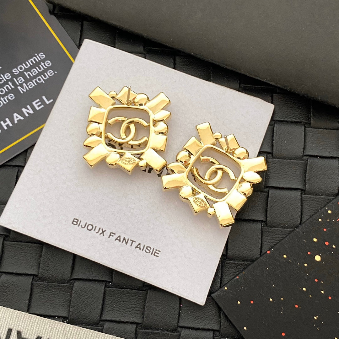 Pendientes cuadrados de cristal elegantes