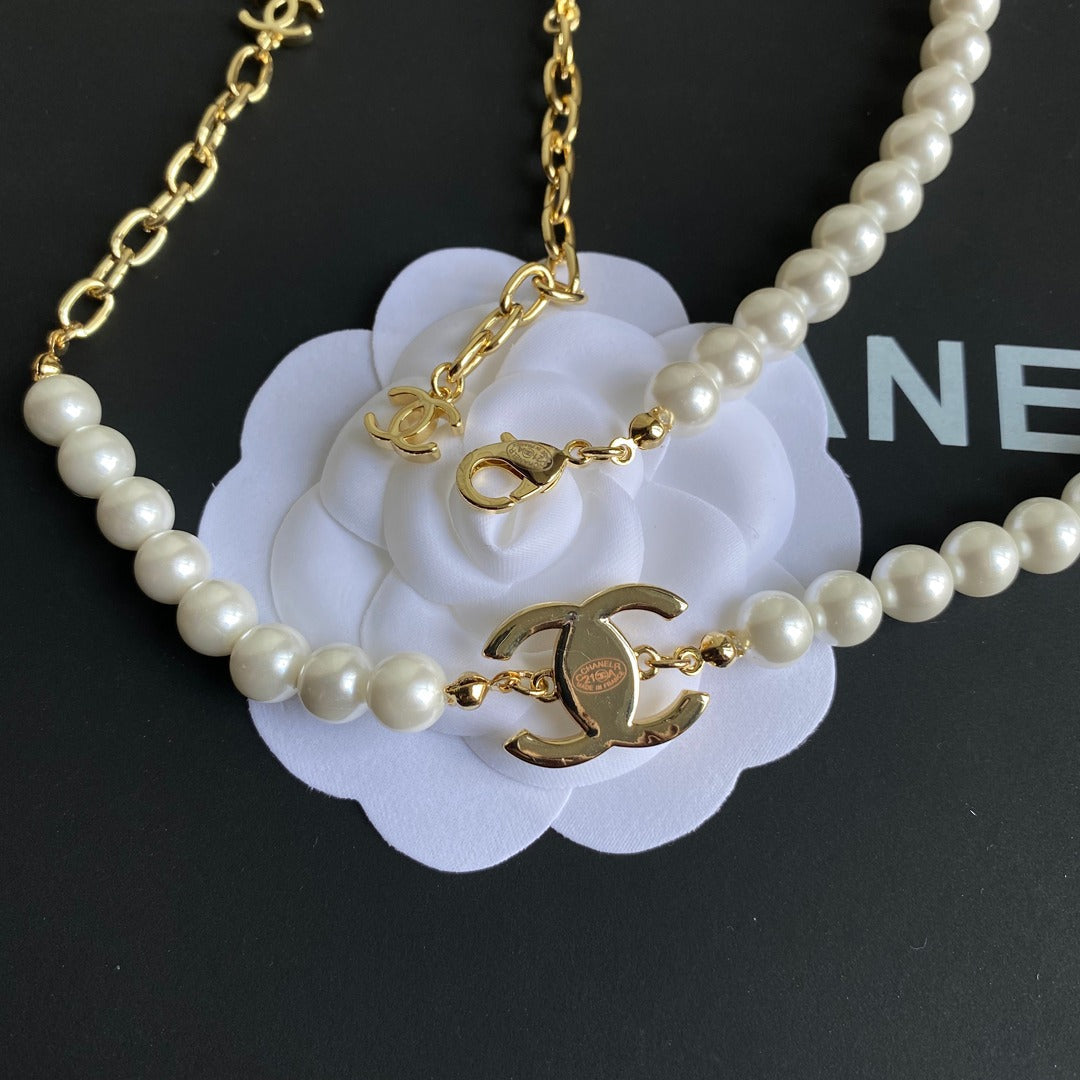 Pulsera de perlas doble C