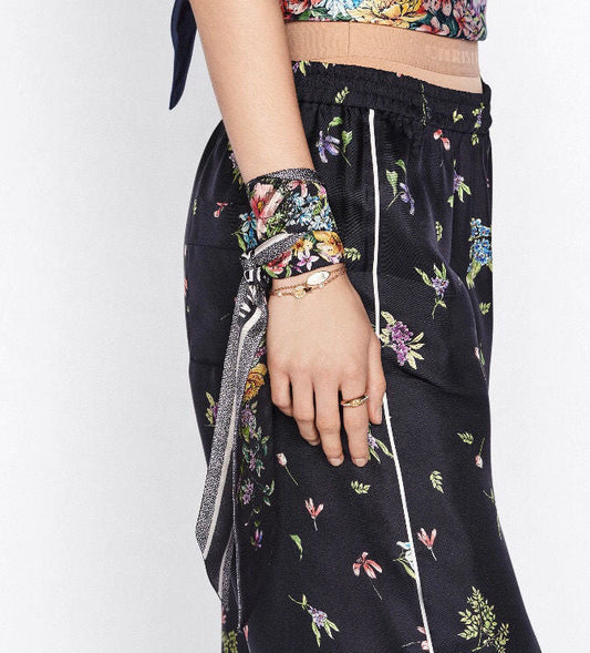 Bufanda de Seda de Doble Capa con Cinta Floral y Borde Biselado