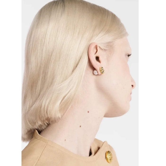 Boucles d'oreilles asymétriques en perles et fleurs