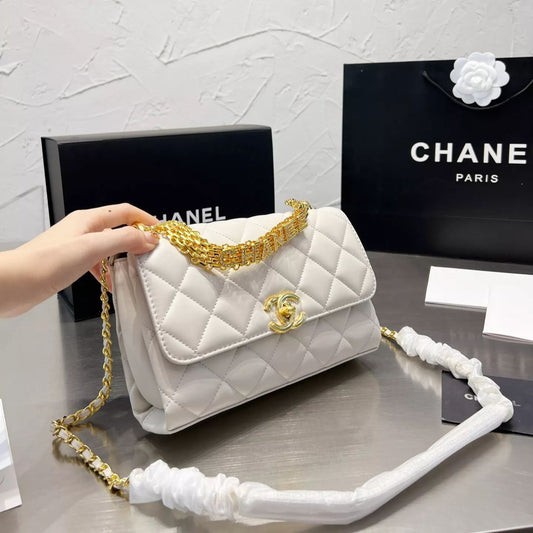 Bolso de Hombro con Cadena y Forma de Rombo