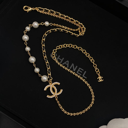Collier chaîne en cuir double perle