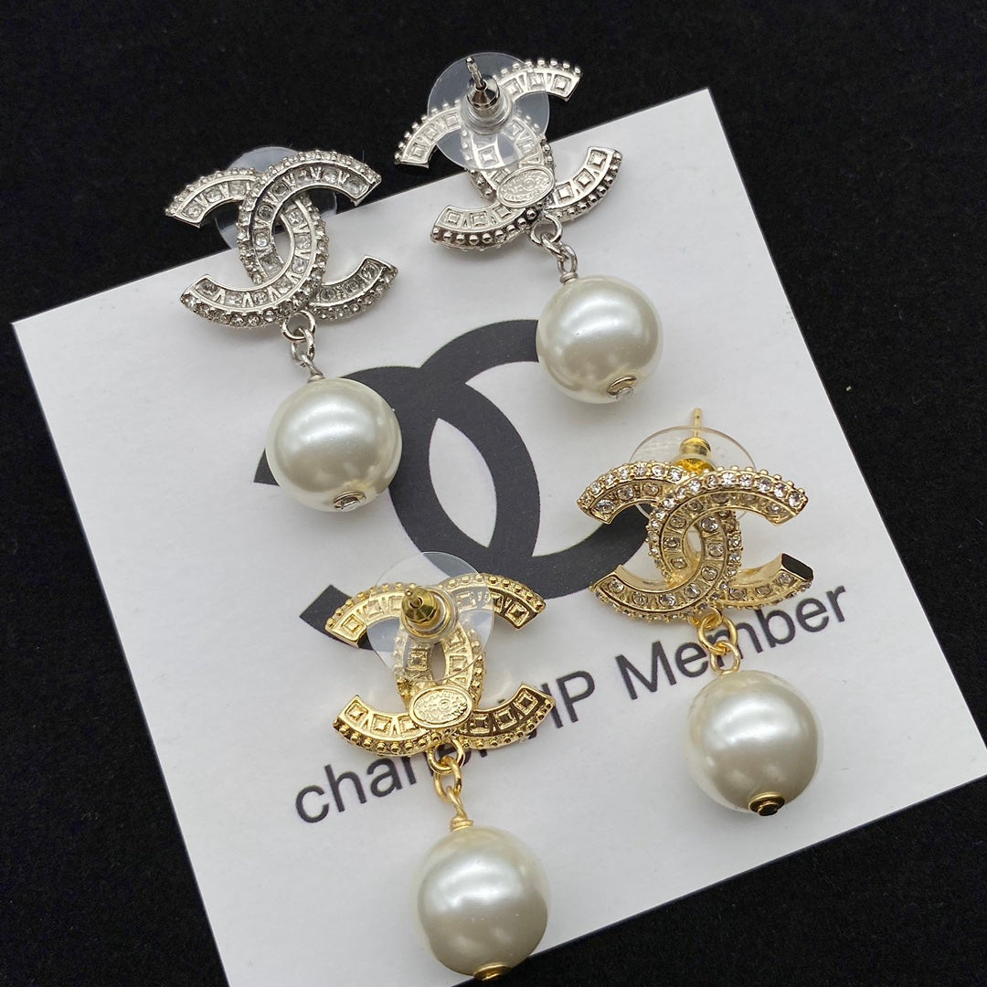 Boucles d'oreilles pendantes Double C en perles