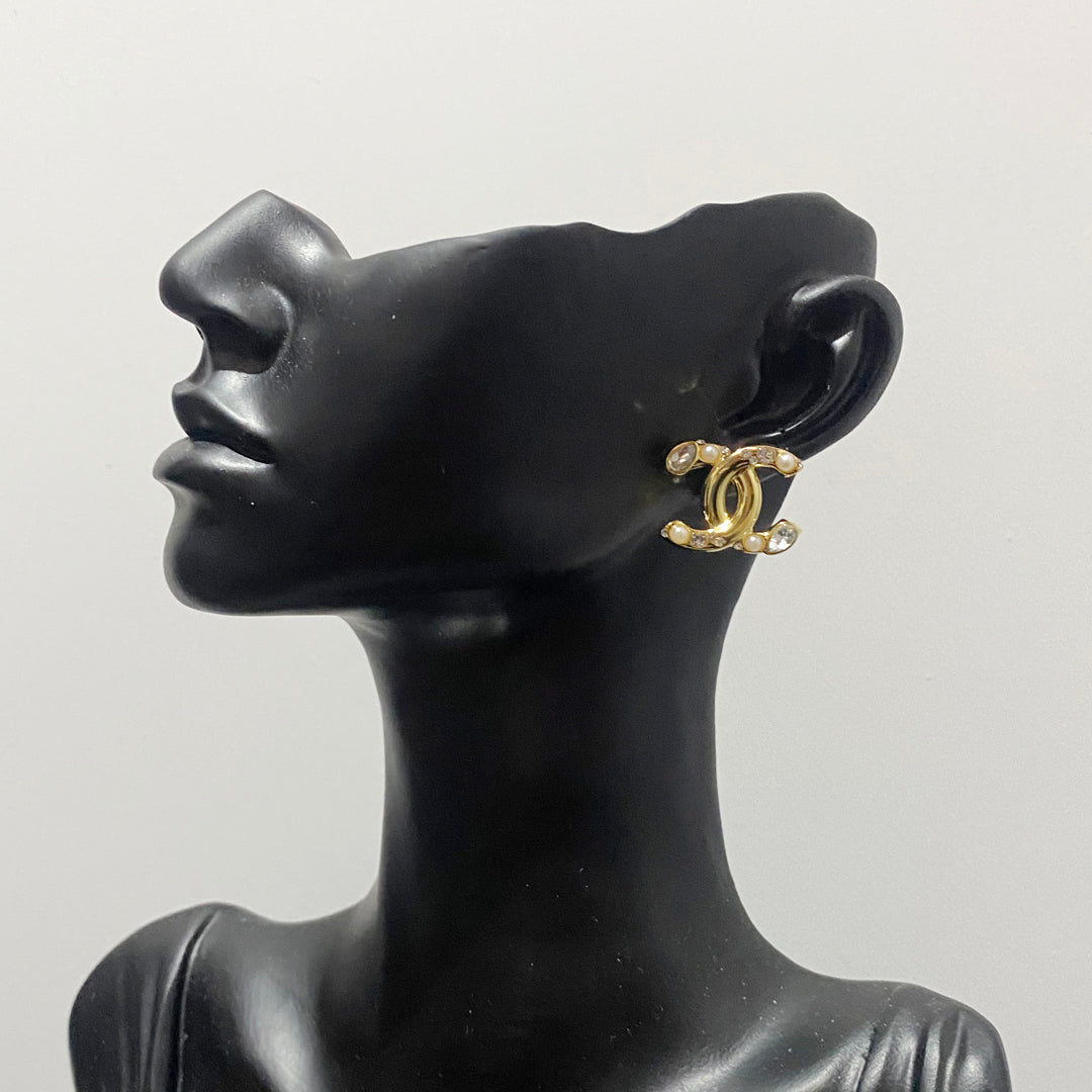 Boucles d'oreilles tendance avec perles et diamants