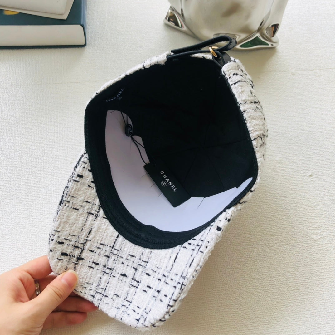 Gorra de béisbol de mujer con letras bordadas coloridas