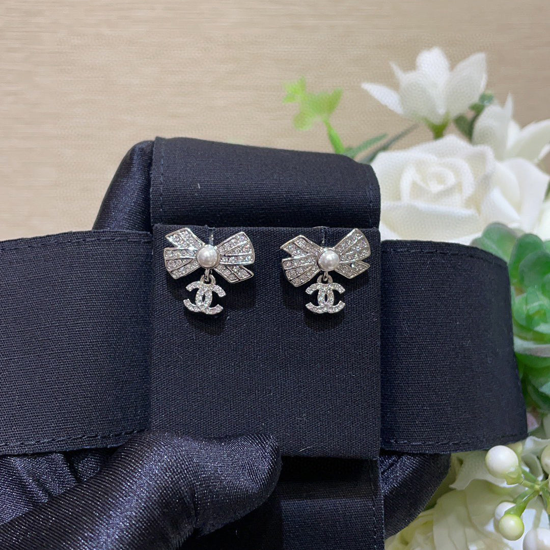 Boucles d'oreilles nœud zircon scintillant
