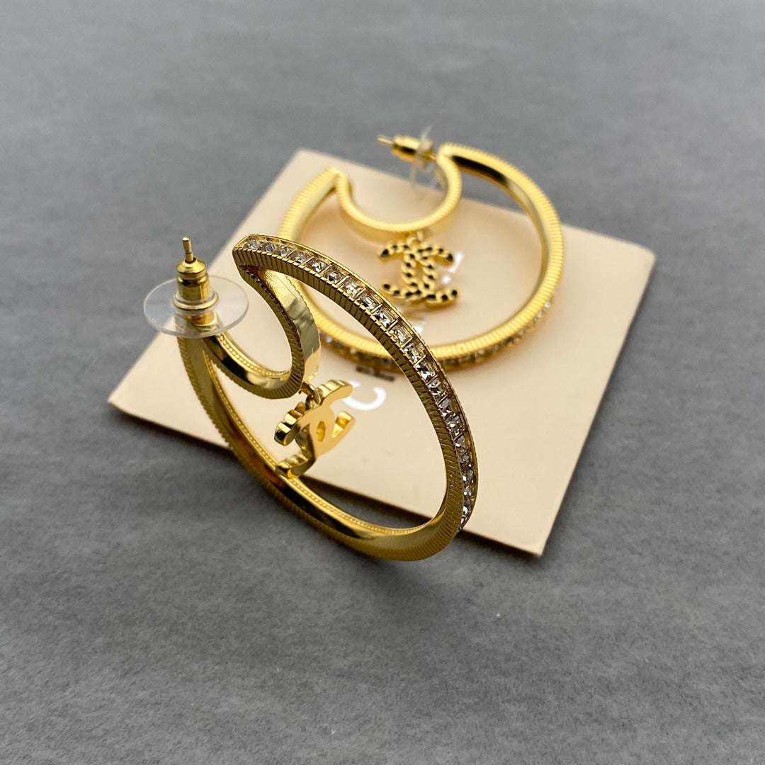 Boucles d'oreilles pendantes lune double C
