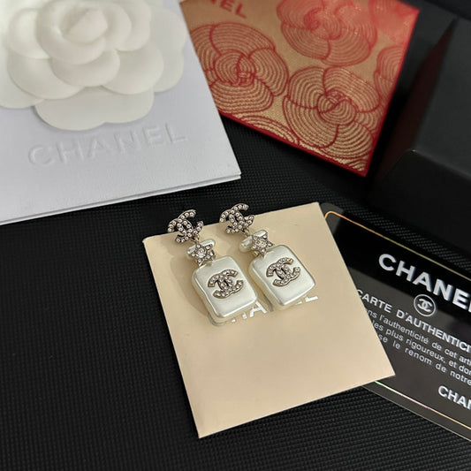 Boucles d'oreilles pendantes flacon de parfum blanc