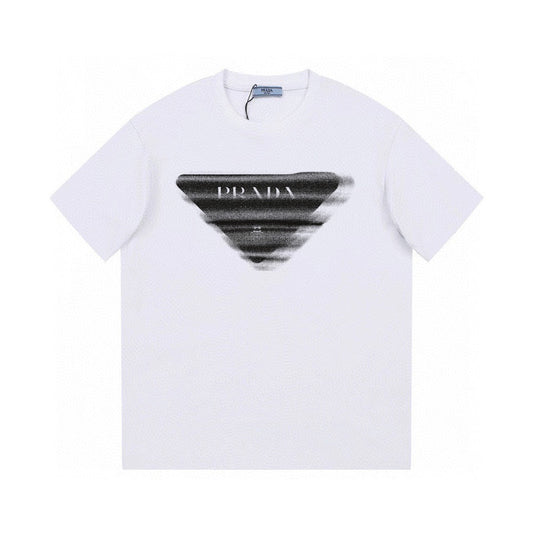 Camiseta con estampado de triángulo invertido