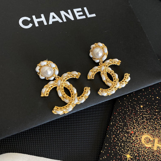 Pendientes de cuero chapados en oro modernos