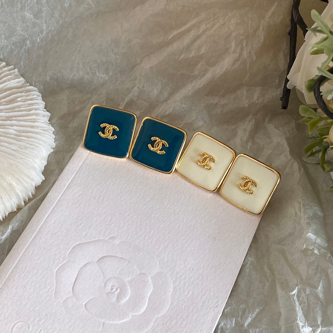 Puces d'oreilles carrées élégantes