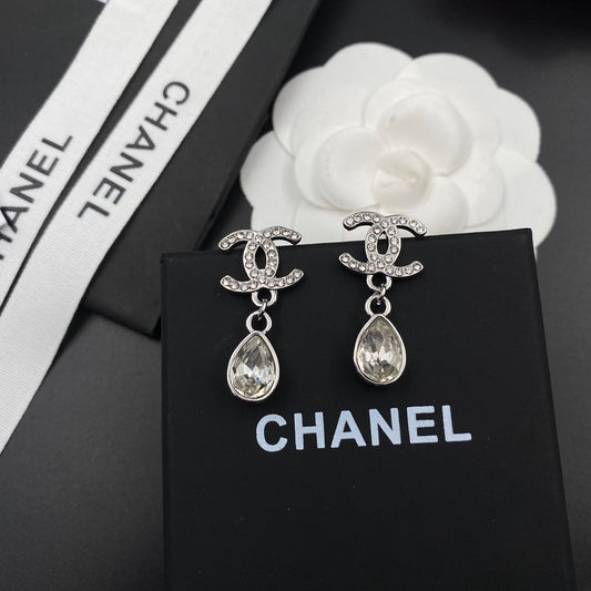 Boucles d'oreilles élégantes en cristal en forme de goutte