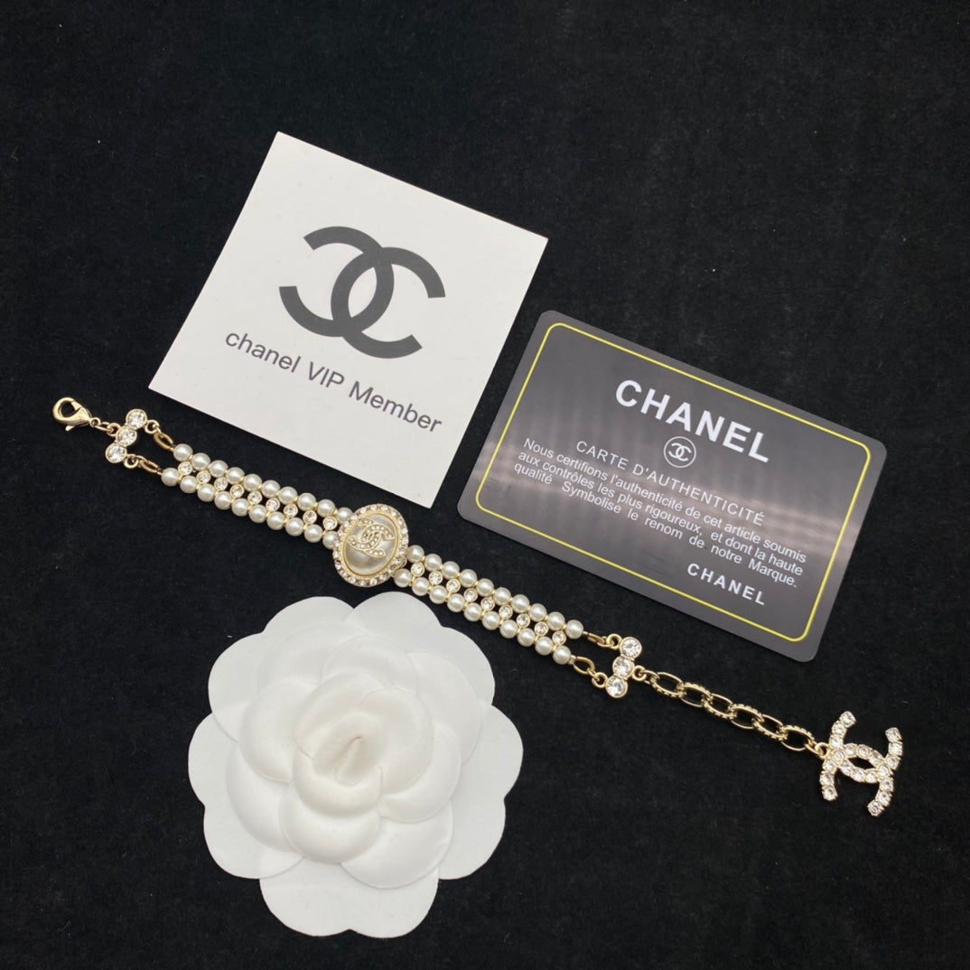 Bracelet à double rangée de perles et diamants