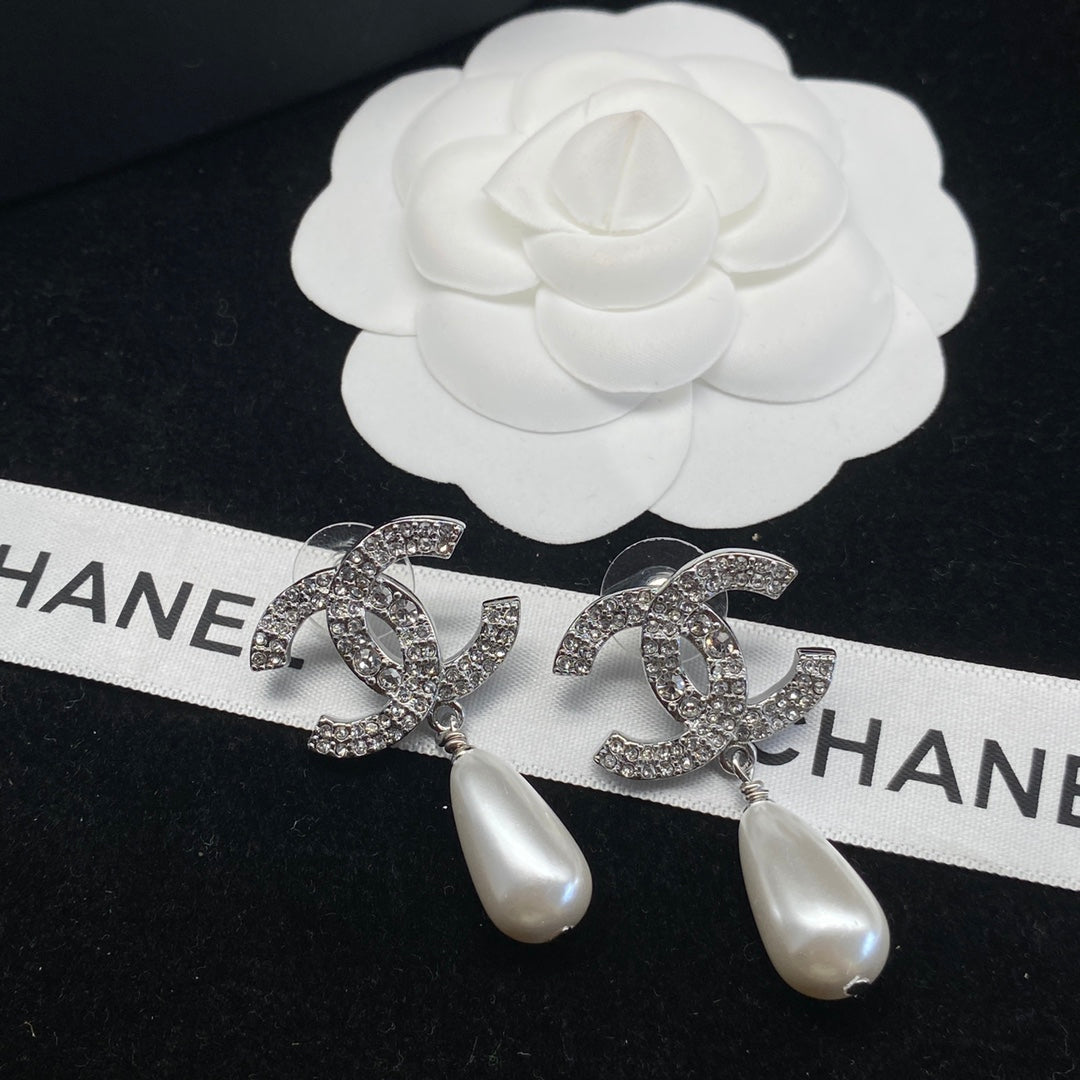 Boucles d'oreilles pendantes alphabet diamant et perles