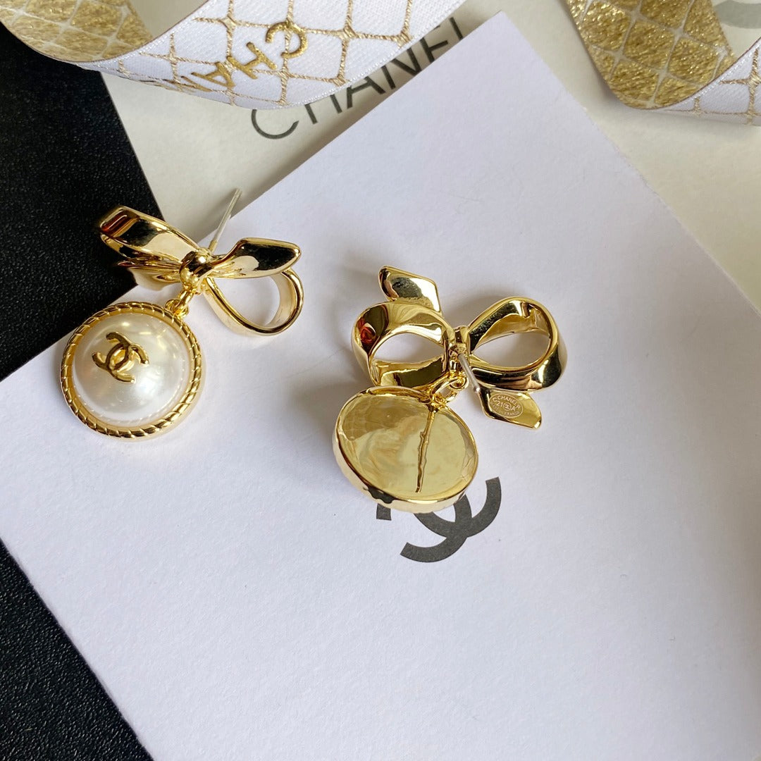 Boucles d'oreilles pendantes Perles et Nœud.