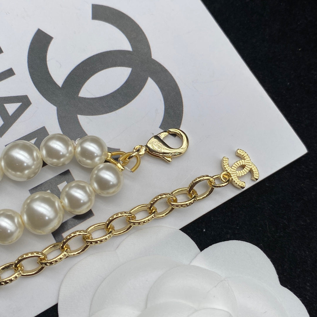 Elegante collar de perlas dobles