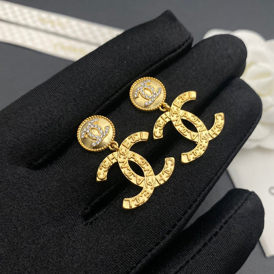 Boucles d'oreilles pendantes vintage Double C