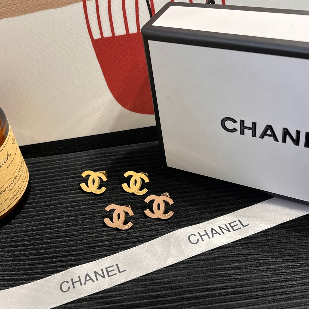 Boucles d'oreilles clous alphabet classique