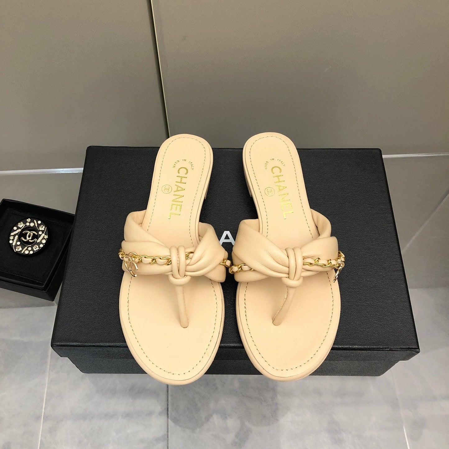 Sandalias con cadena tipo chancla