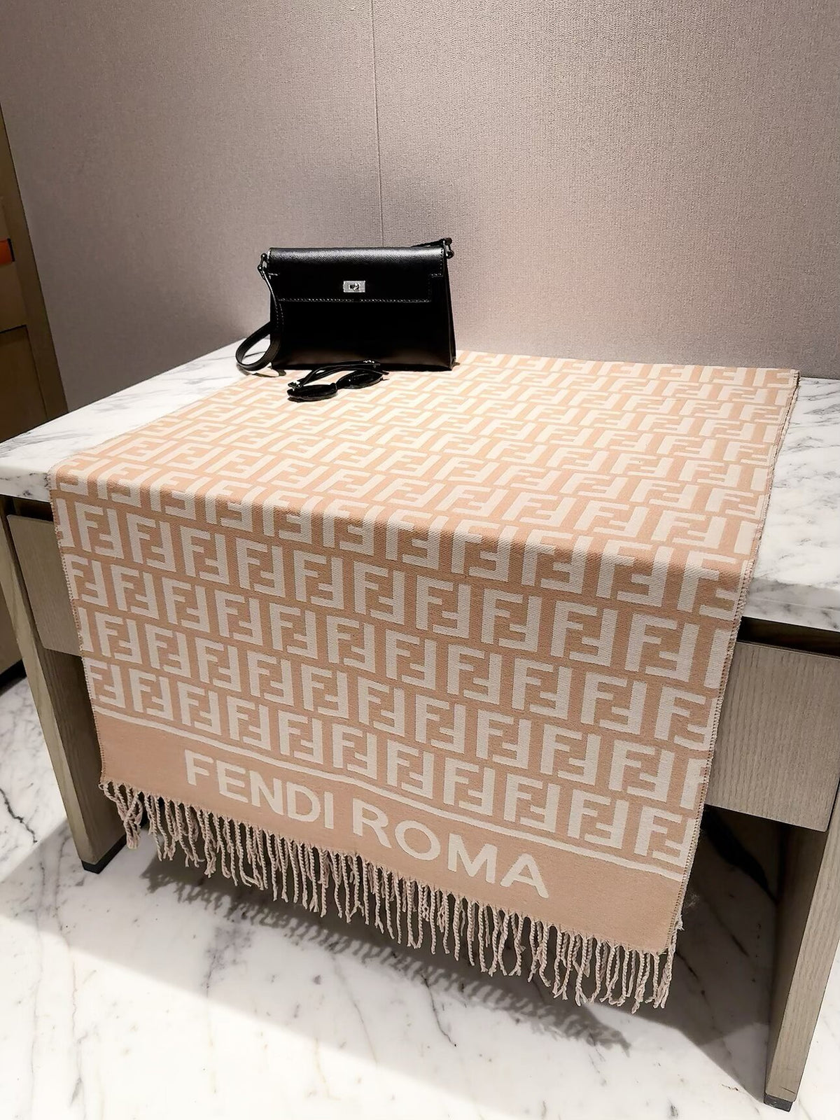 2026 New Geometric Jacquard Cashmere Scarf ✨|Soft & Warm, Versatile Scarf & Wrap