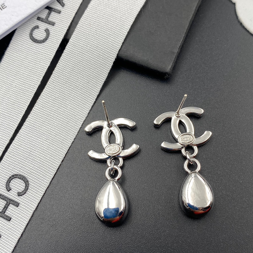 Boucles d'oreilles élégantes en cristal en forme de goutte
