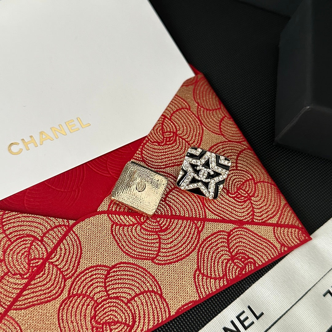 Pendientes de strass con estrellas en relieve