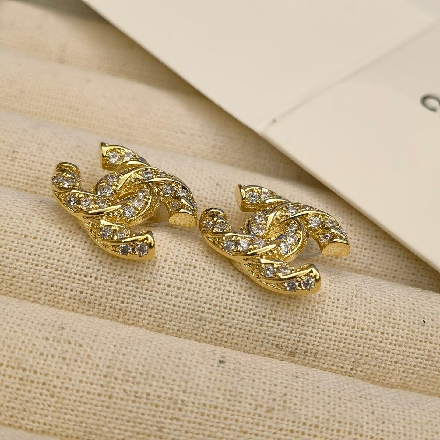 Pendientes de Zircón Brillante con Logotipo