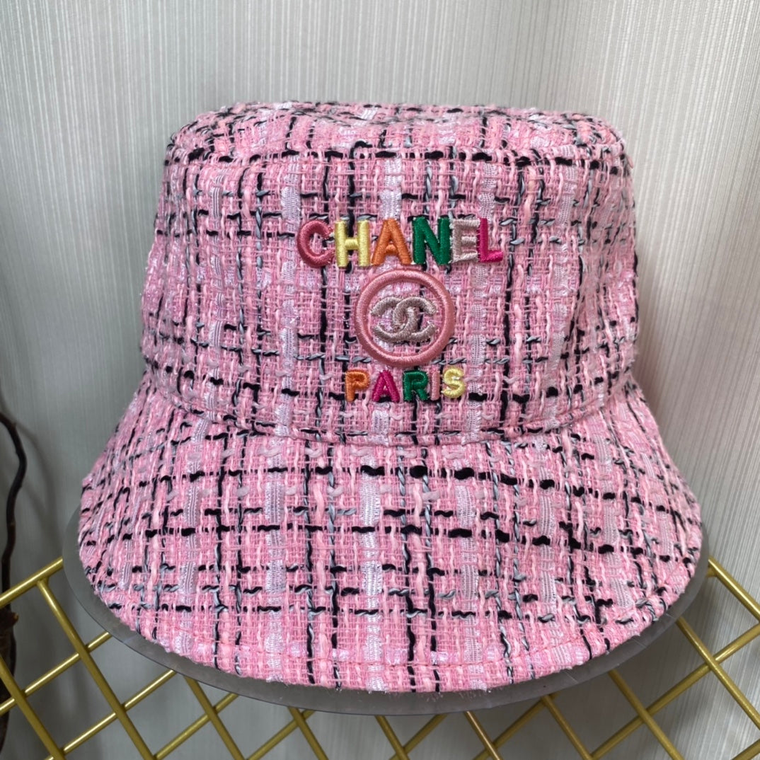 Bob brodé coloré et tendance