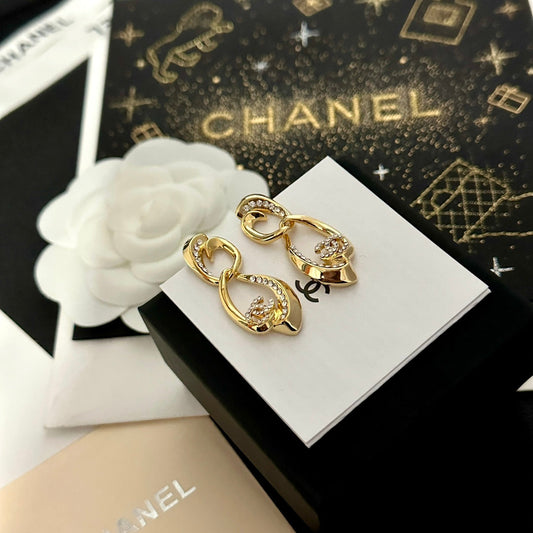 Boucles d'oreilles dorées tendance