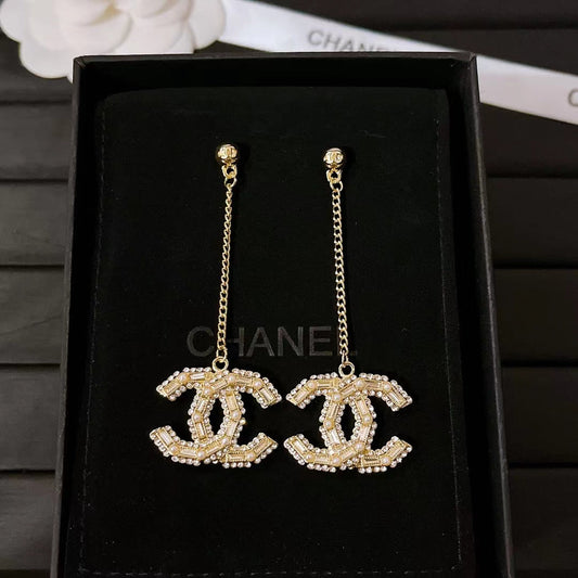 Boucles d'oreilles pendantes classiques en cristal étincelant