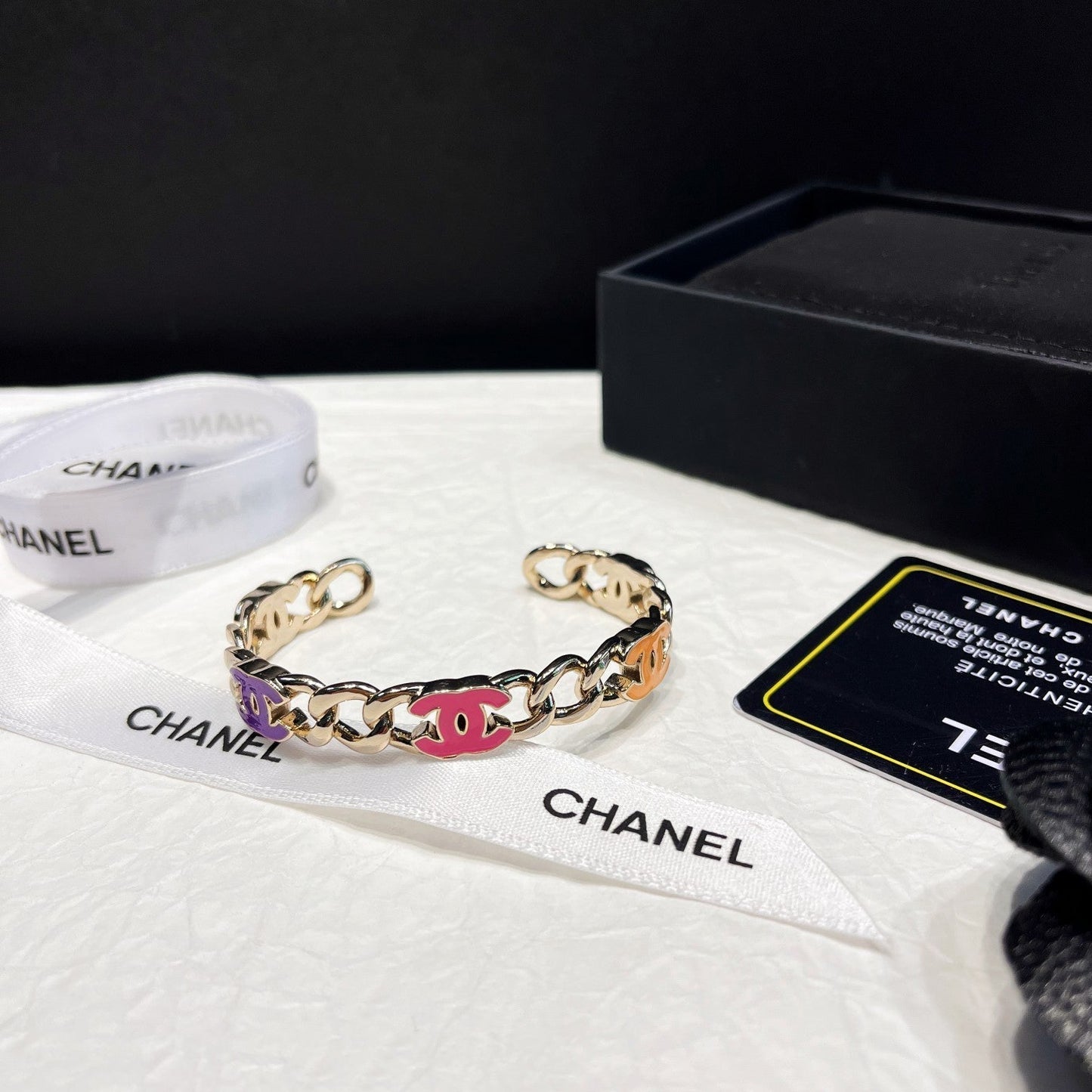 Bracelet ouvert à la mode cinq couleurs