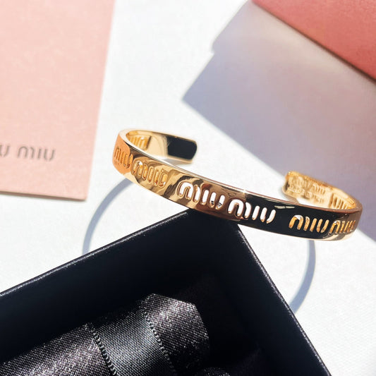 Pulsera abierta de moda