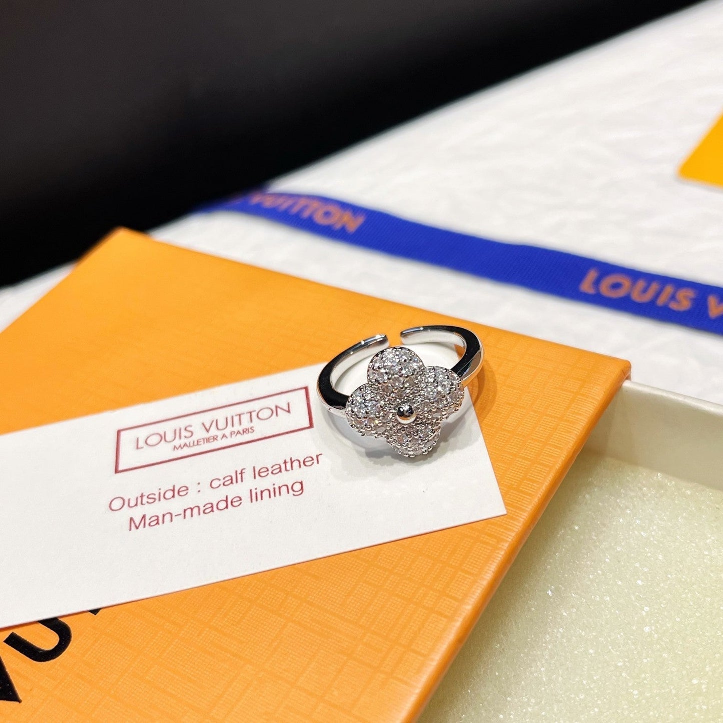 Bague ouverte florale en diamant