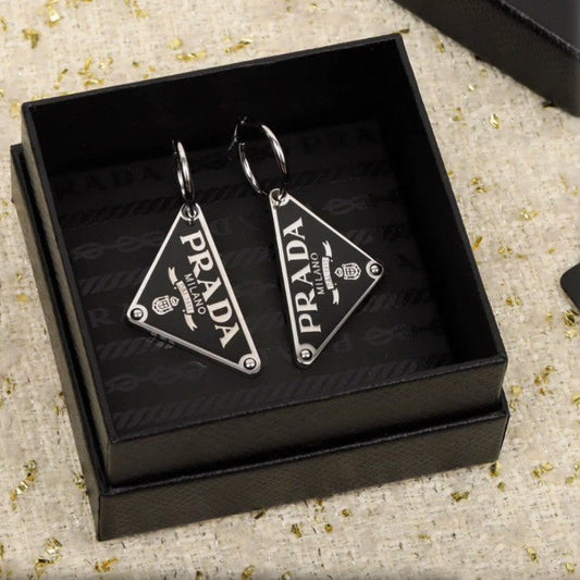 Pendientes clásicos de esmalte con colgante de triángulo