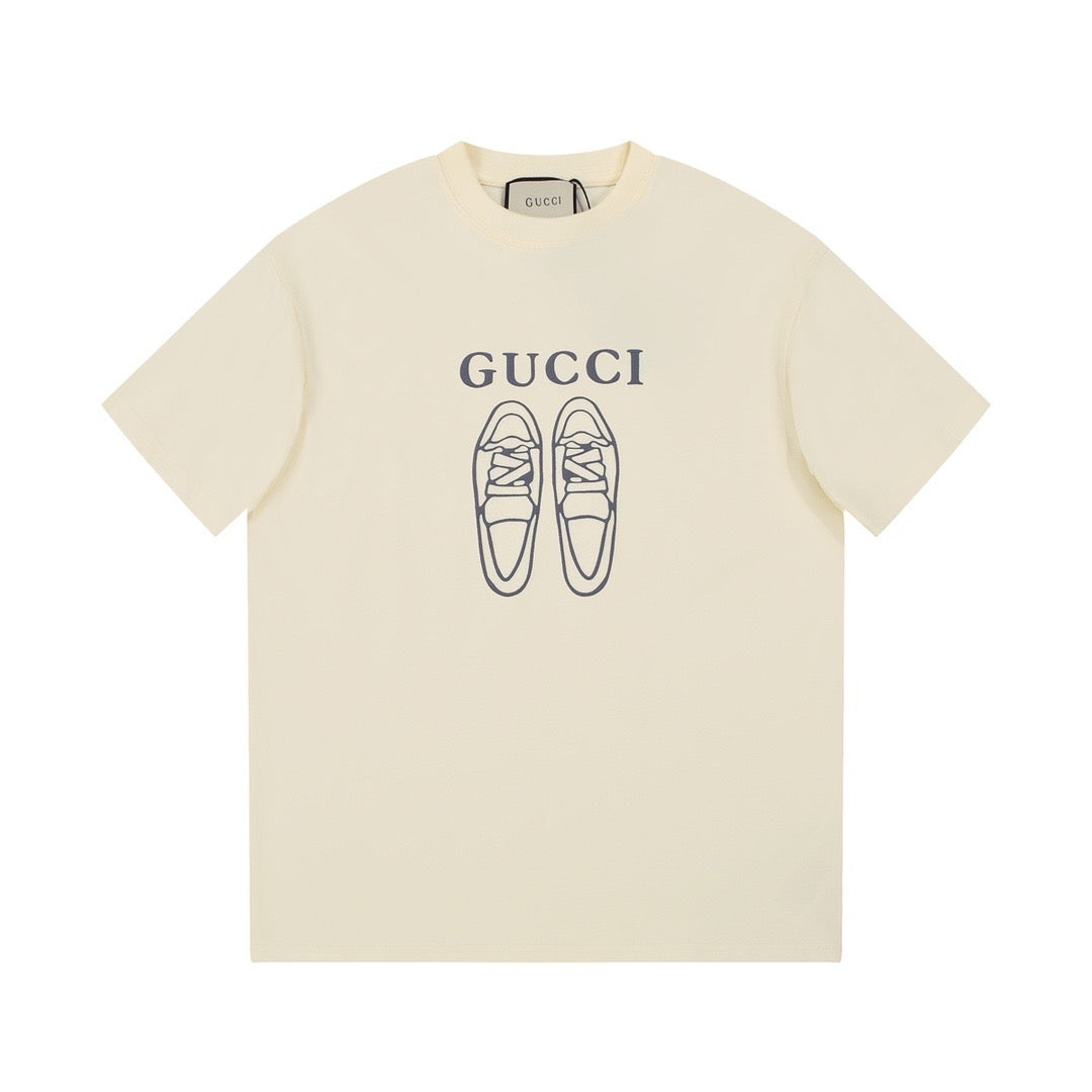 Camiseta estampada de zapatos