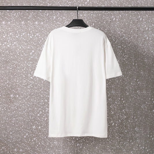 Camiseta con cadena metálica de bolsillo