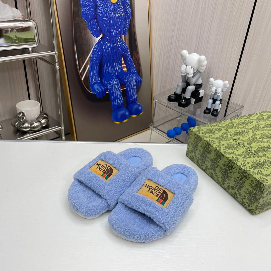 Pantoufles en laine tendance en co-branding
