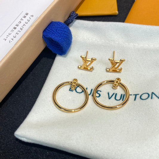 Boucles d'oreilles créoles avec logo lettre