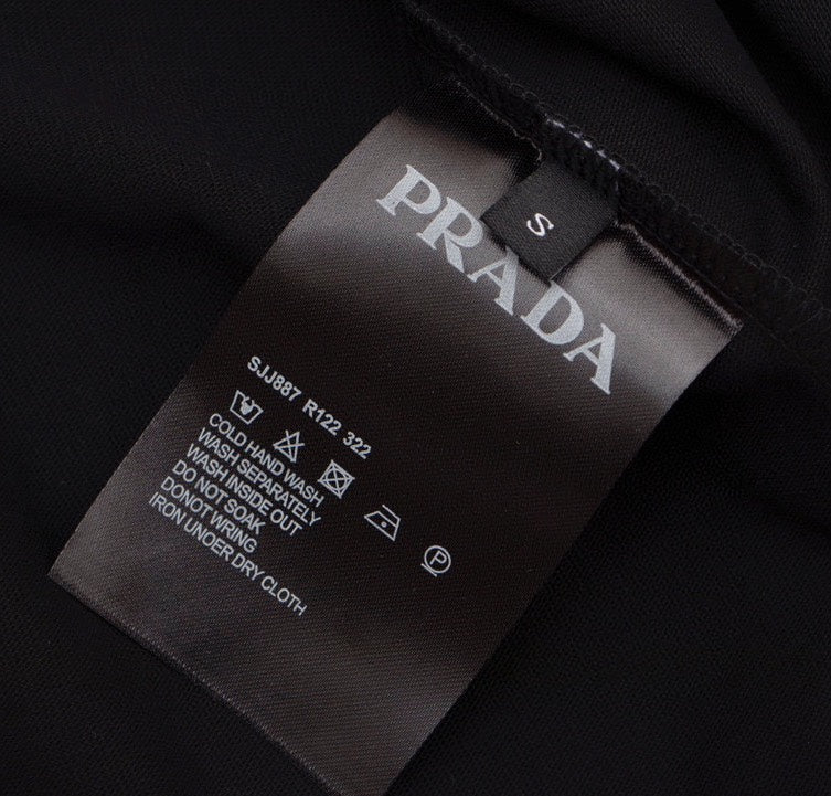 Camiseta con estampado de triángulos
