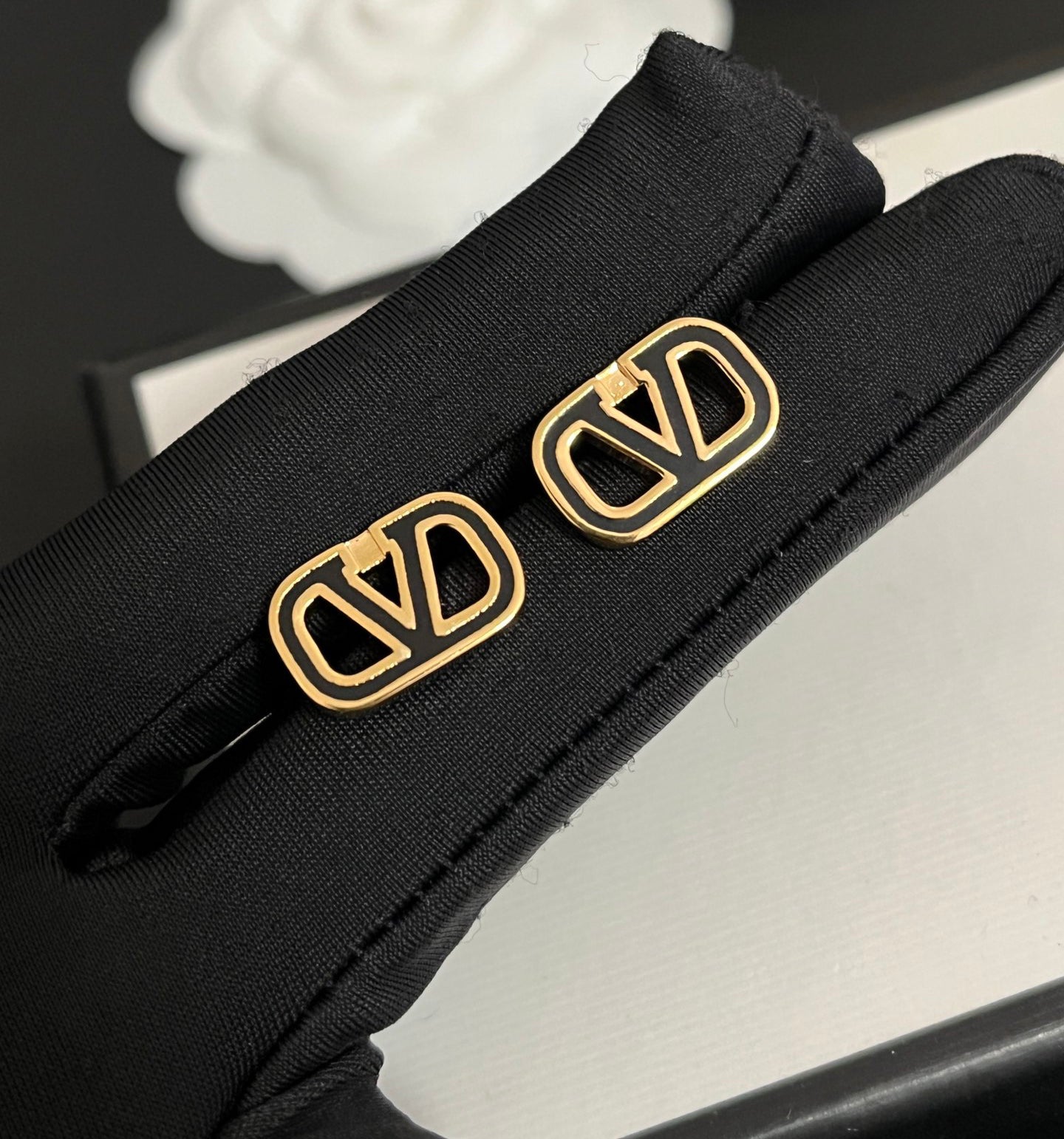 Pendientes de aro huecos de moda en V