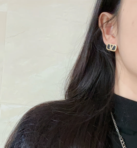 Pendientes de aro en V elegantes y sencillos