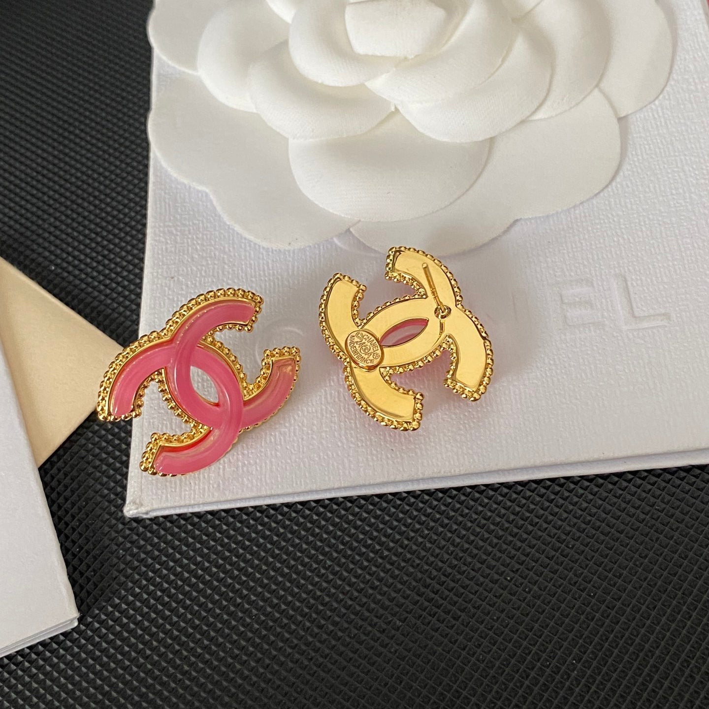 Pendientes con logo rosa de estilo retro