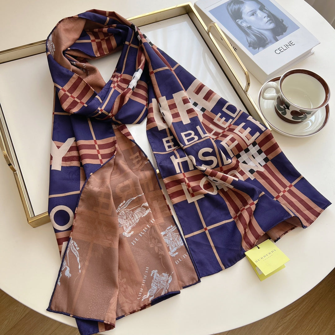 Foulard en soie à carreaux classiques quatre couleurs