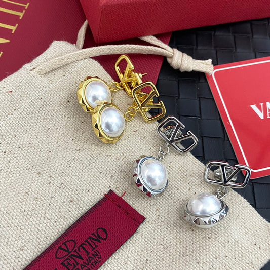 Pendientes de perlas en forma de V