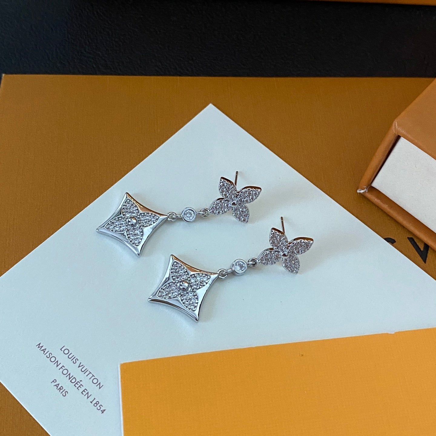 Pendientes de trébol de cuatro hojas de diamante a la moda