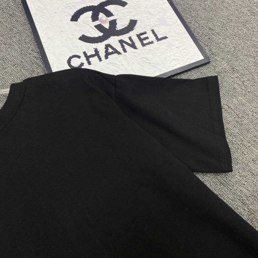 T-shirt à lettrage strassé