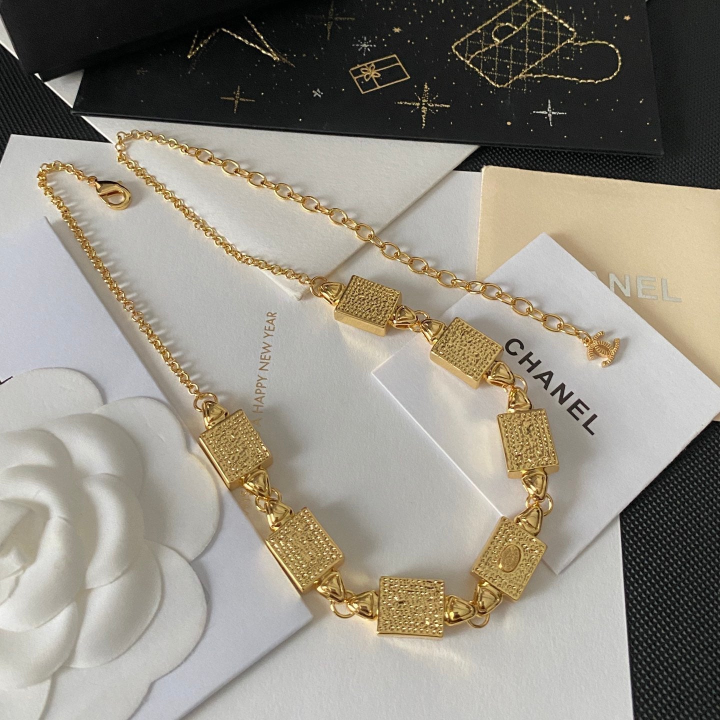 Collar Colgante con Logo Fashion Square